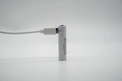 Apa Perbedaan Antara Baterai Lithium Isi Ulang dan Baterai Kering?