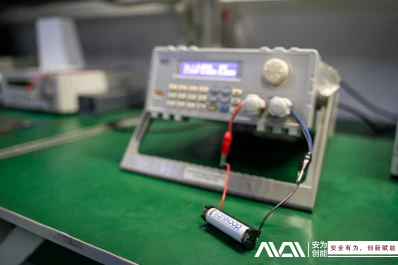 Perbandingan Status Baterai Lithium-Ion Isi Ulang dan Baterai Alkaline Saat Ini