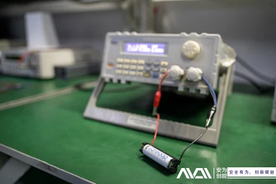 Analisis penyebab peningkatan resistensi internal dalam baterai lithium selam...