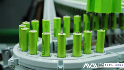 Di Dalam Rangkaian Baterai Lithium-Ion: Pertarungan Terhebat Antara NMC dan LFP